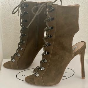 Steve Madden “ Kennee” Olive Suede Peep Toe Lace Up Booties
